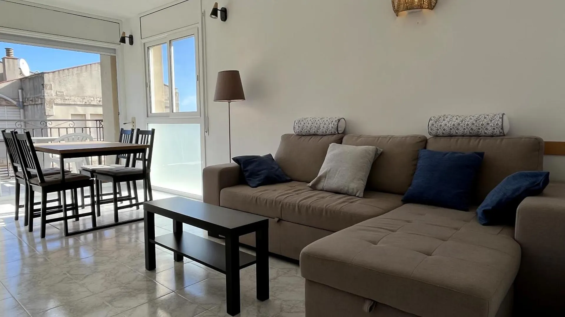 Ma Terrasse Sur La Plage - Holiday Apartment توسا ذي مار